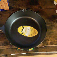 Load image into Gallery viewer, TL - Lodge cast iron pan
